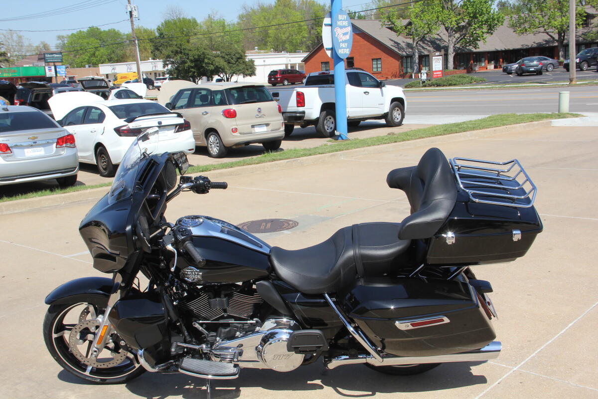 2025 Harley-Davidson Street Glide Ultra Vivid Black - Photo 3