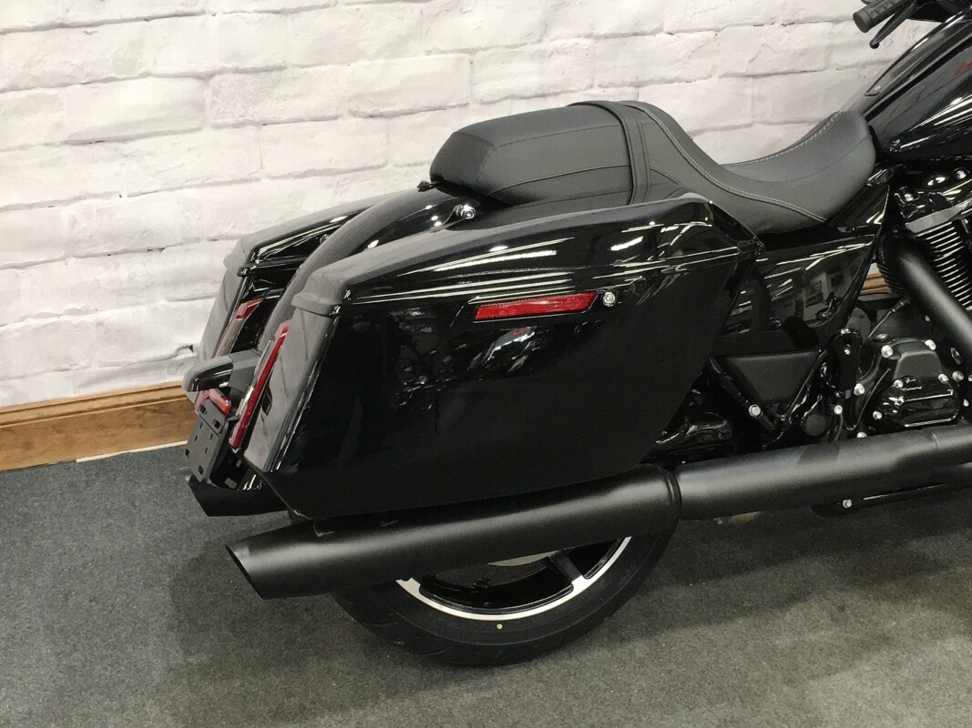 2025 Harley-Davidson Street Glide Vivid Black FLHX - Photo 2