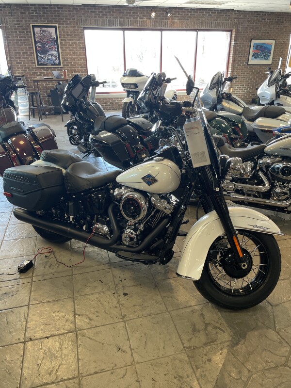 2025 Harley-Davidson Heritage Classic FLHC WHITE ONYX PEARL