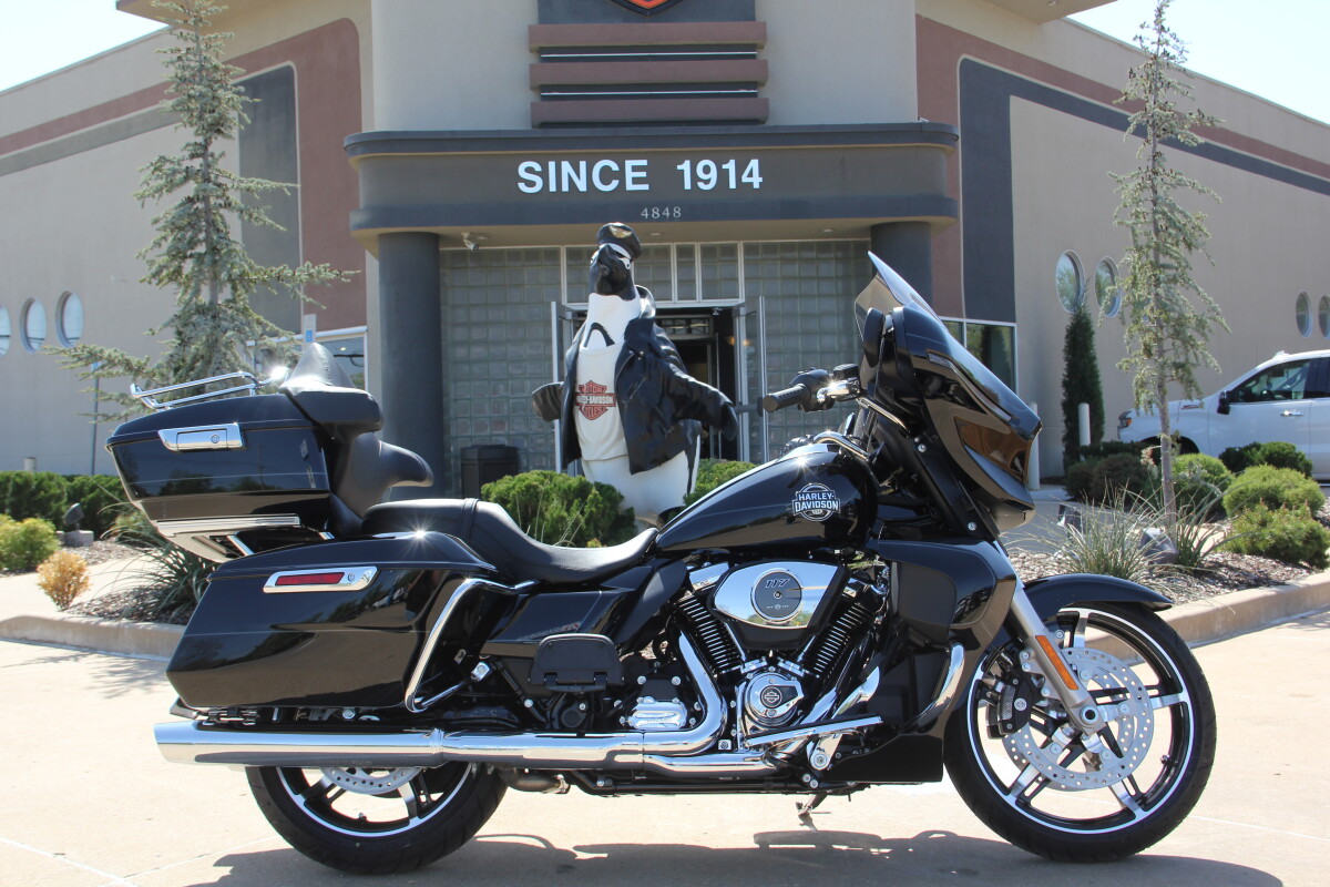 2025 Harley-Davidson Street Glide Ultra Vivid Black - Photo 2