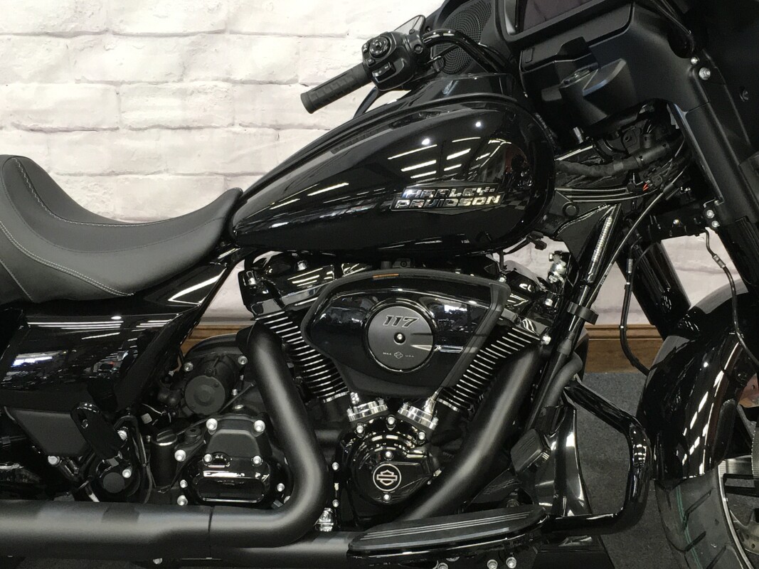 2025 Harley-Davidson Street Glide Vivid Black FLHX - Photo 3