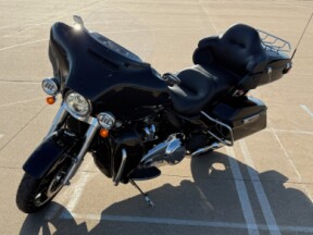 2021 Harley-Davidson<sup>®</sup> Ultra Limited Vivid Black thumb 1