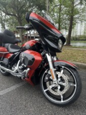 2025 Harley-Davidson<sup>®</sup> Street Glide® Ultra thumb 3