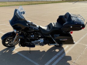 2021 Harley-Davidson<sup>®</sup> Ultra Limited Vivid Black thumb 0
