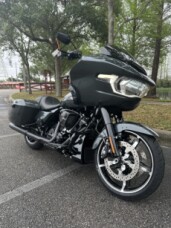 2025 Harley-Davidson<sup>®</sup> Road Glide® thumb 3