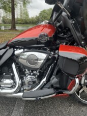 2025 Harley-Davidson<sup>®</sup> Street Glide® Ultra thumb 2