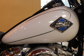 2025 Harley-Davidson HD FLHC Heritage Softail Classic thumb 3