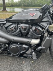 2025 Harley-Davidson<sup>®</sup> Sportster<sup>®</sup> S thumb 2