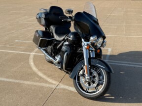 2021 Harley-Davidson<sup>®</sup> Ultra Limited Vivid Black thumb 3