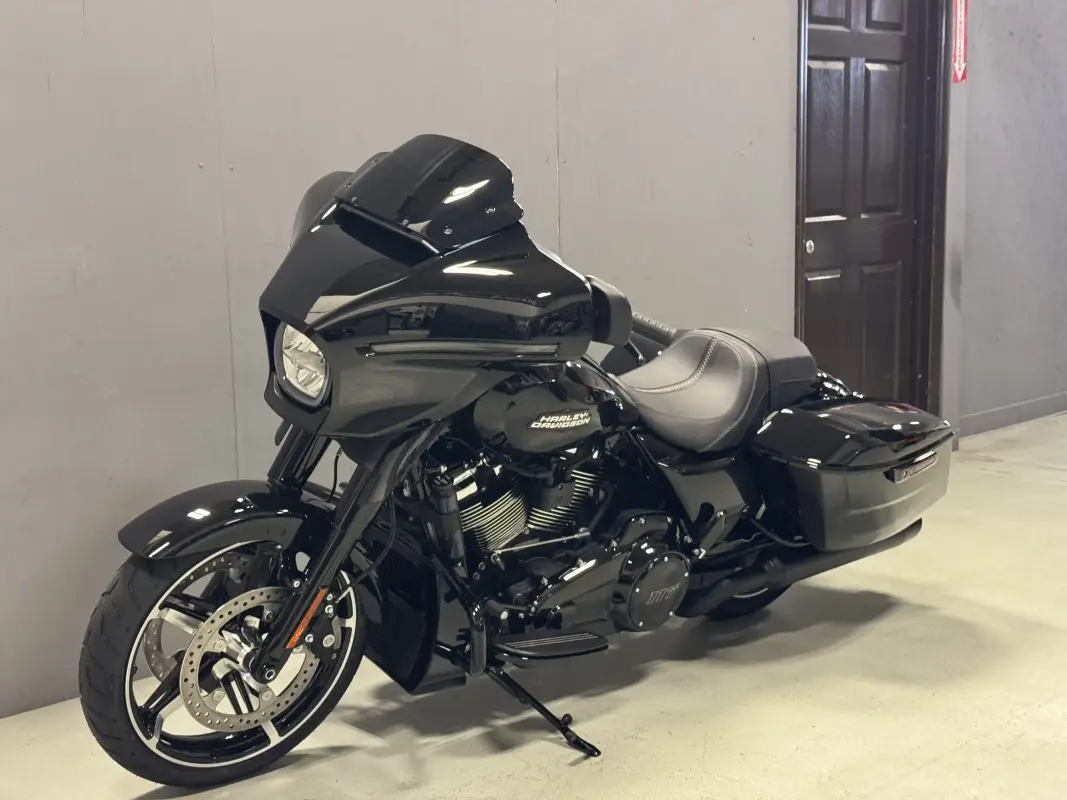 FLHX 2025 Street Glide - Photo 6
