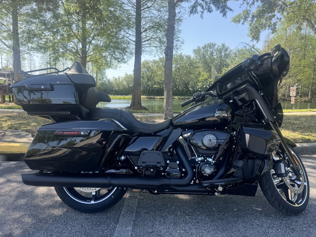 2025 Harley-Davidson<sup>®</sup> Street Glide®