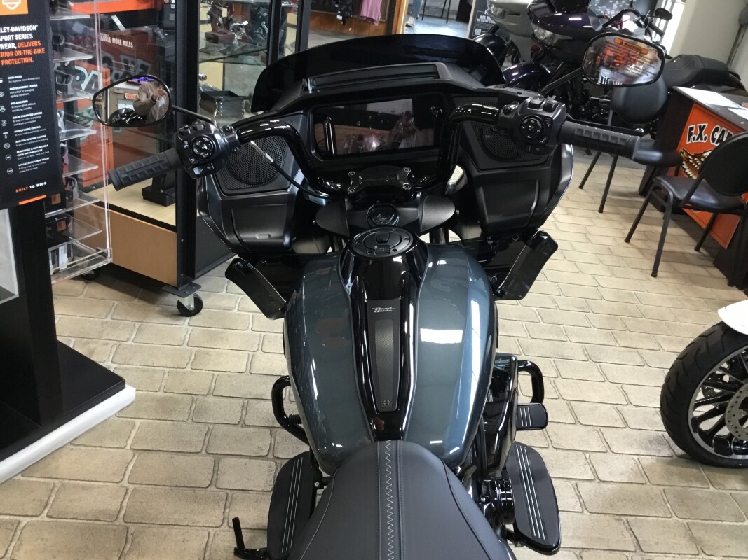 2025 Harley-Davidson Road Glide Iron Horse Metallic - Black Finish - Photo 6