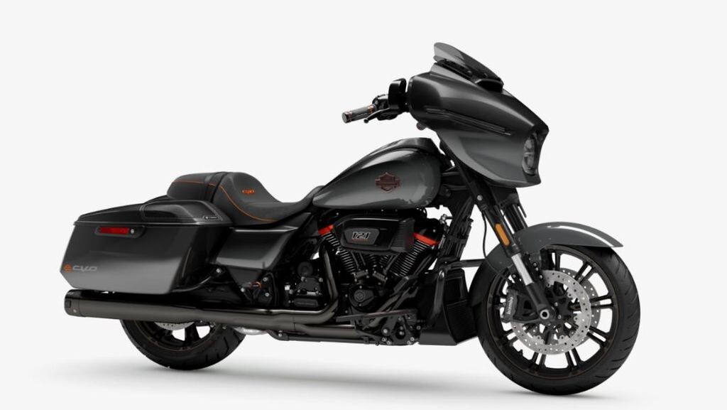 Harley-Davidson Street Glide – krachtige touringmotor met gestroomlijnde batwing-kuip en comfortabele zithouding.
