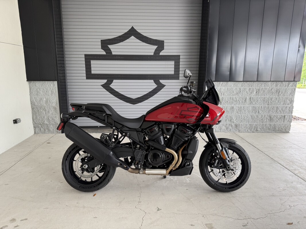 2025 Harley-Davidson<sup>®</sup> Pan America® 1250 ST