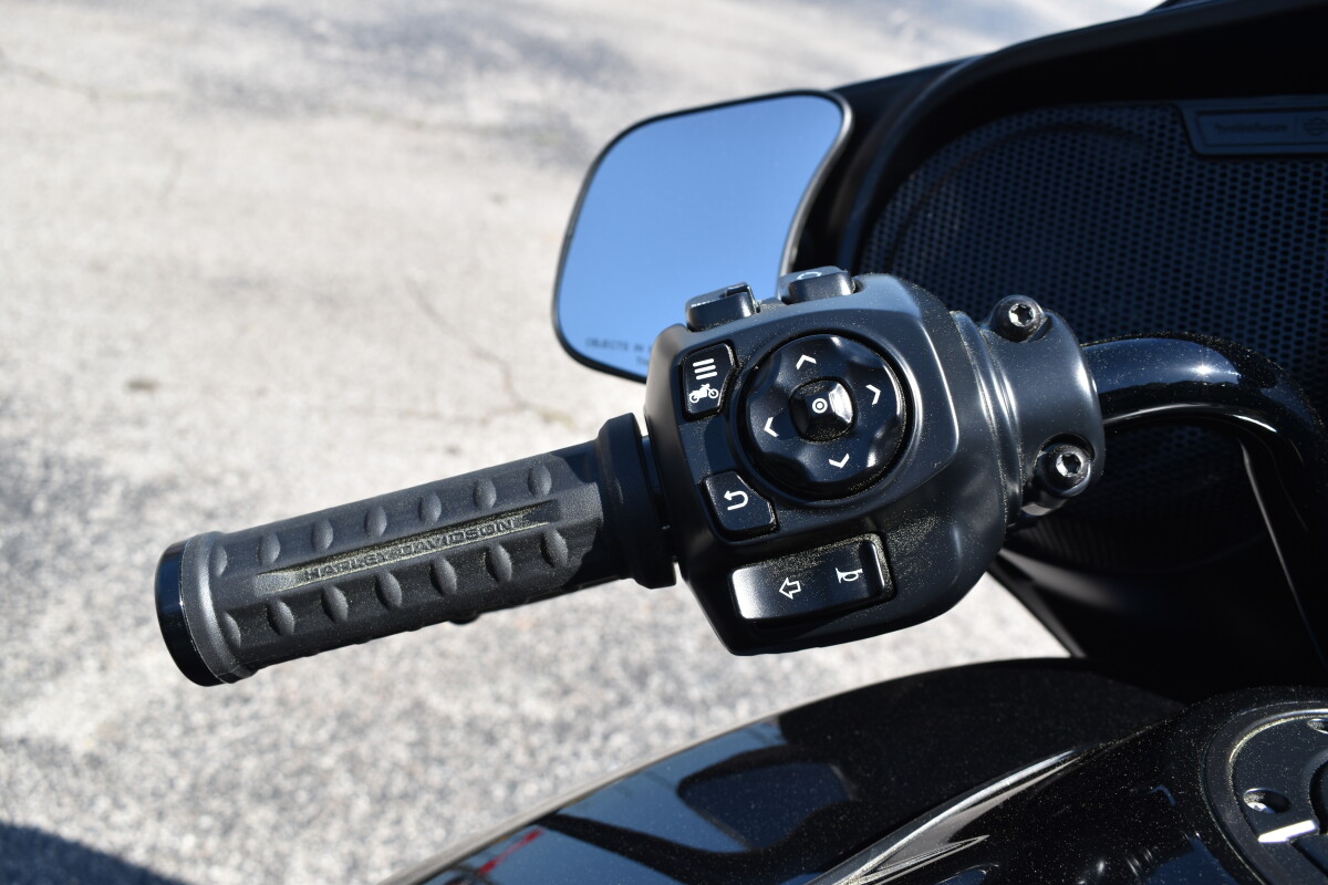 FLHXU 2025 Street Glide Ultra - Photo 9