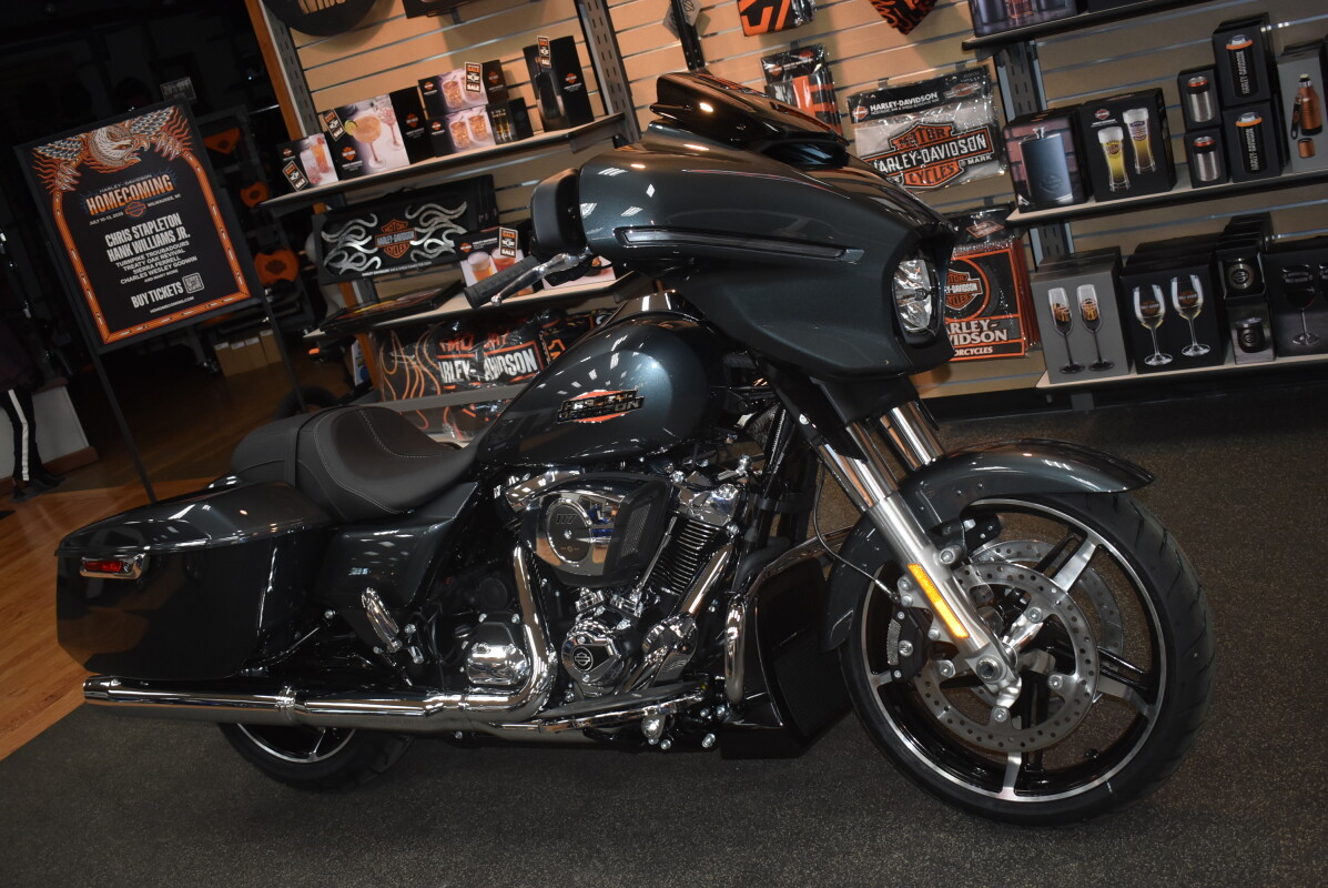 FLHX 2025 Street Glide - Photo 2
