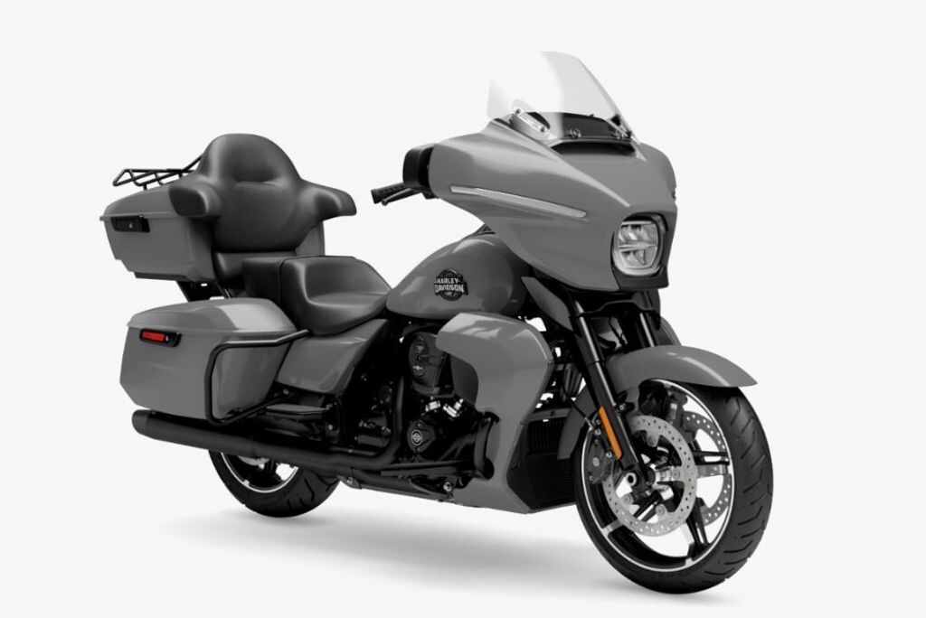 Harley-Davidson Street Glide – krachtige touringmotor met gestroomlijnde batwing-kuip en comfortabele zithouding.
