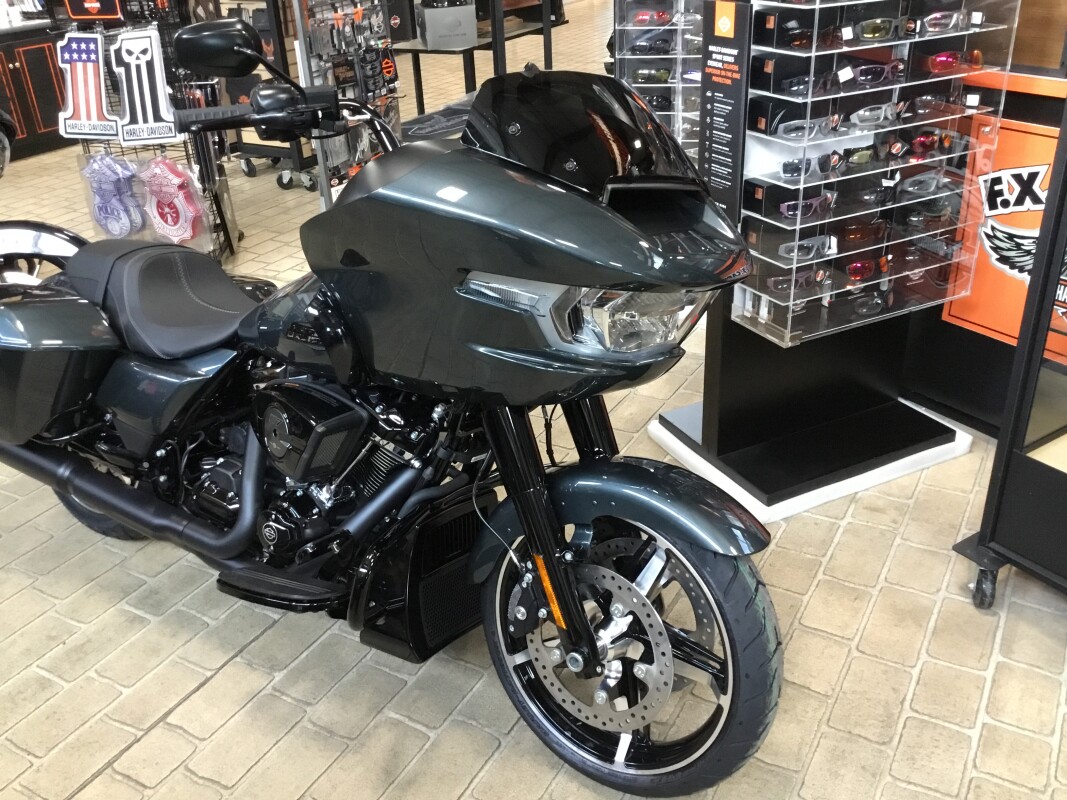 2025 Harley-Davidson Road Glide Iron Horse Metallic - Black Finish - Photo 2