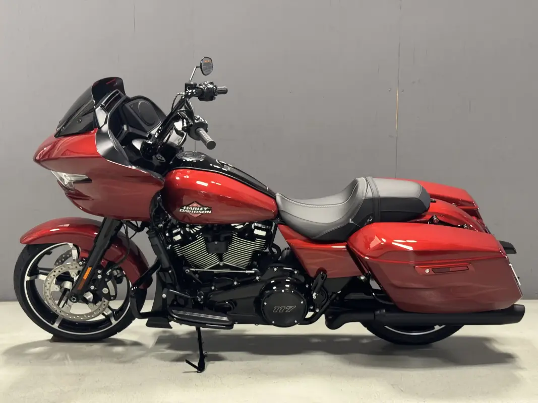FLTRX 2025 Road Glide - Photo 2