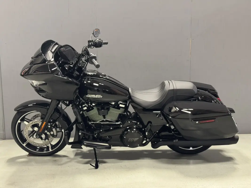 FLTRX 2025 Road Glide - Photo 2