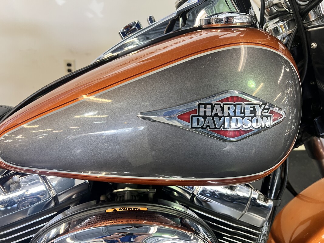 2015 Harley-Davidson Heritage Softail Classic Two-Tone Amber Whiskey/Charcoa - Photo 2