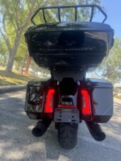 2025 Harley-Davidson<sup>®</sup> Street Glide® thumb 2