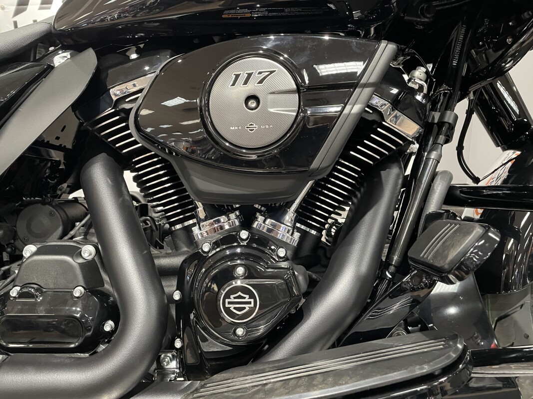 2025 Harley-Davidson Road Glide – Premium Touring Experience - Photo 10