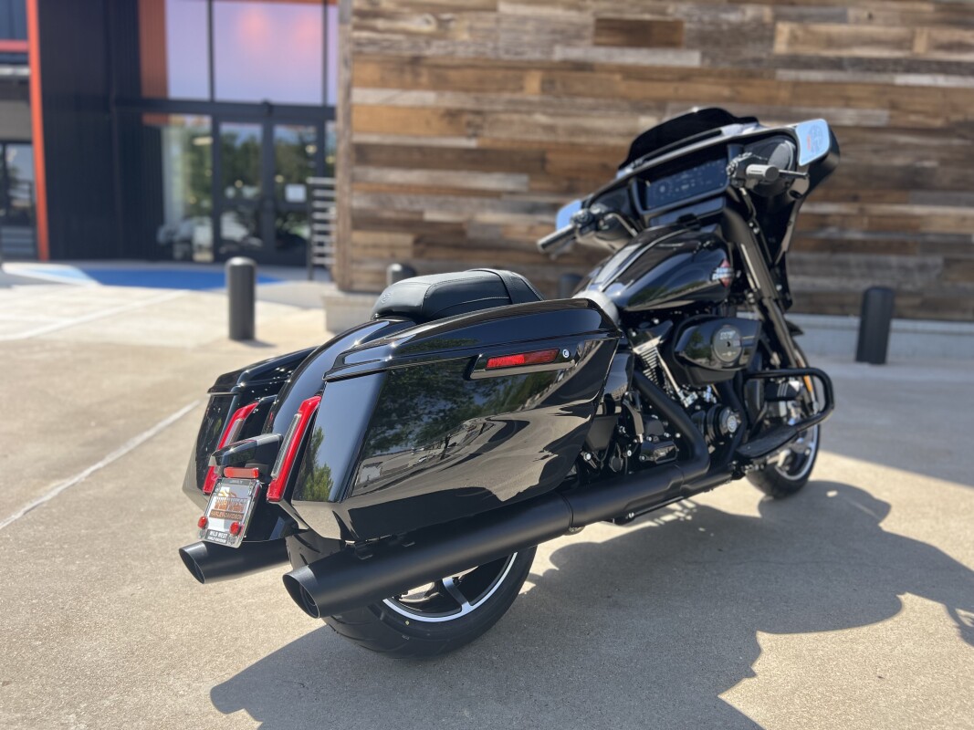 2025 Harley-Davidson Street Glide Midnight Firestorm - Black Finish - Photo 8