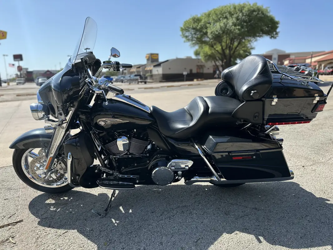 2013 Harley-Davidson CVO Ultra Classic Electra Glide Anniversary - Photo 5