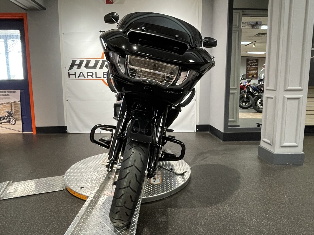 2025 Harley-Davidson Road Glide – Premium Touring Experience - Photo 3