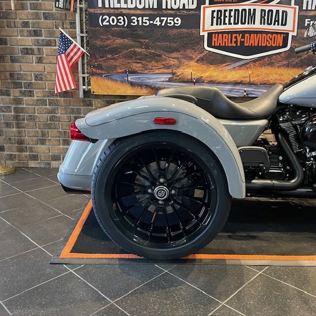 2024 Freewheeler (FLRT) - Photo 8
