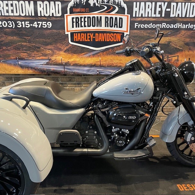 2024 Freewheeler (FLRT) - Photo 7