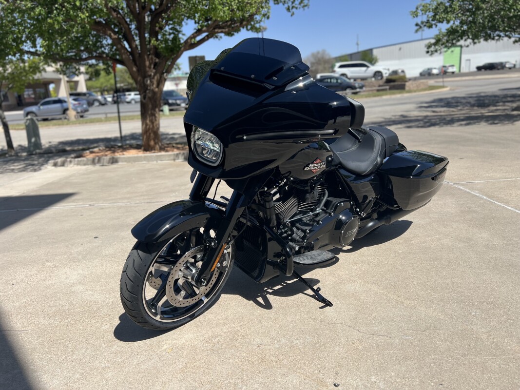 2025 Harley-Davidson Street Glide Midnight Firestorm - Black Finish - Photo 4