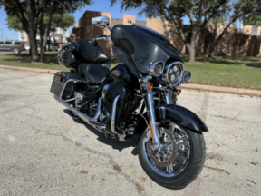 2013 Harley-Davidson® CVO™ Ultra Classic® Electra Glide®  thumb 2
