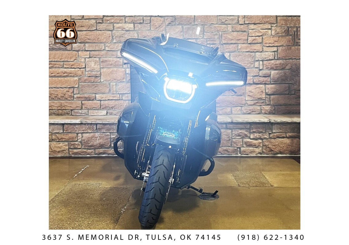 2025 Harley-Davidson Street Glide Ultra Iron Horse Metallic / Vivid Black - Photo 2