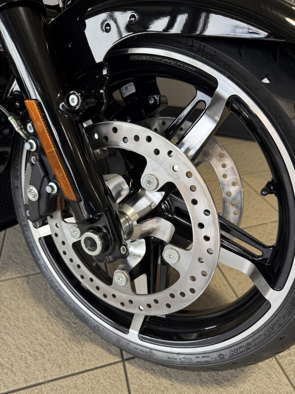 FLTRX 2025 Road Glide - Photo 6