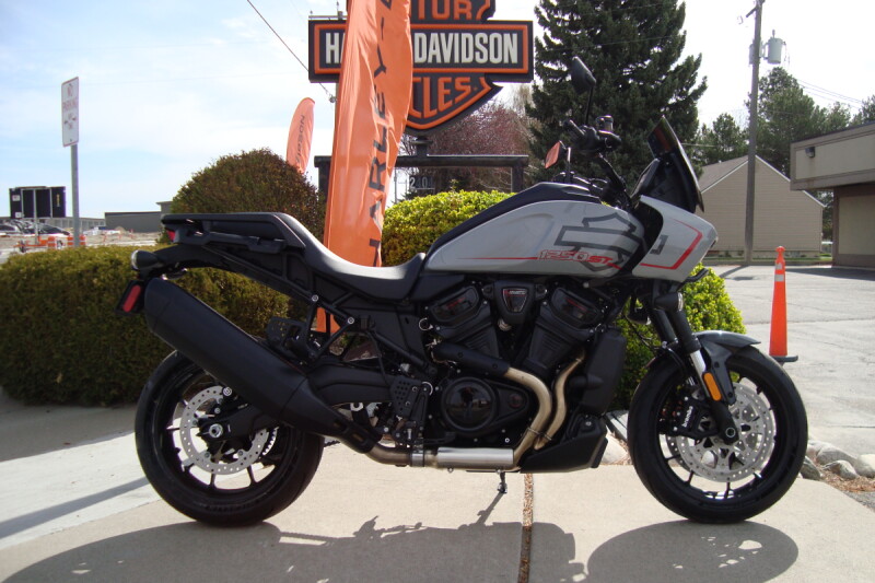 2025 Harley-Davidson<sup>®</sup> Pan America® 1250 ST Billiard Gray