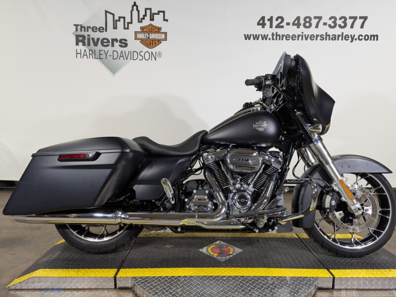 2022 Harley-Davidson<sup>®</sup> Street Glide<sup>®</sup> Special Black Denim