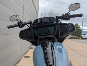 2024 Harley-Davidson<sup>®</sup> Street Glide® Sharkskin Blue thumb 2