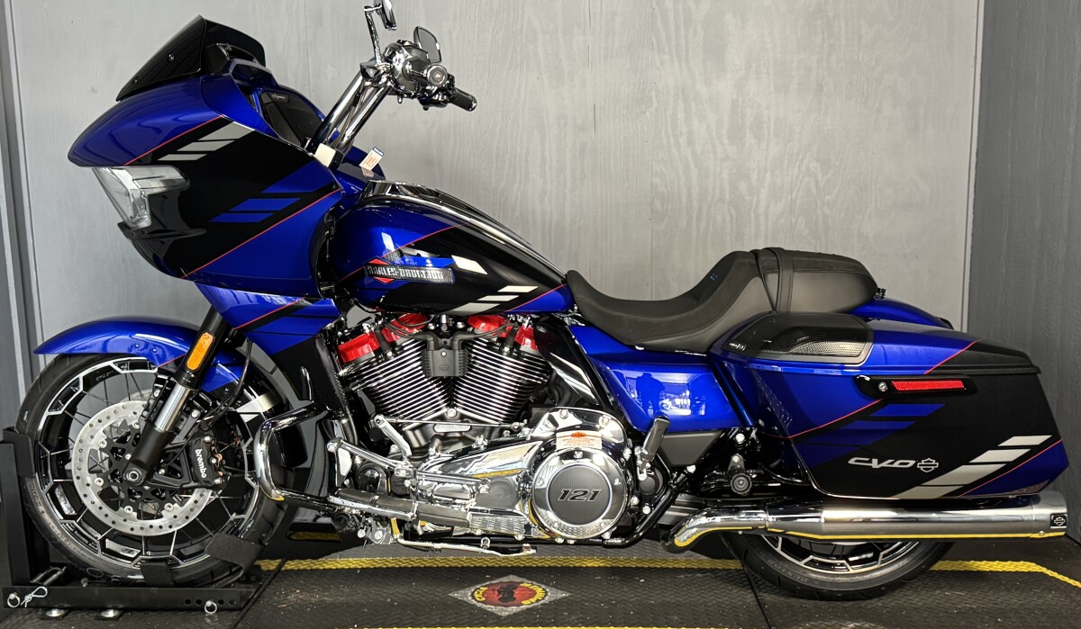2025 Harley-Davidson CVO Road Glide FLTRXSE BLUE STREAK - Photo 3