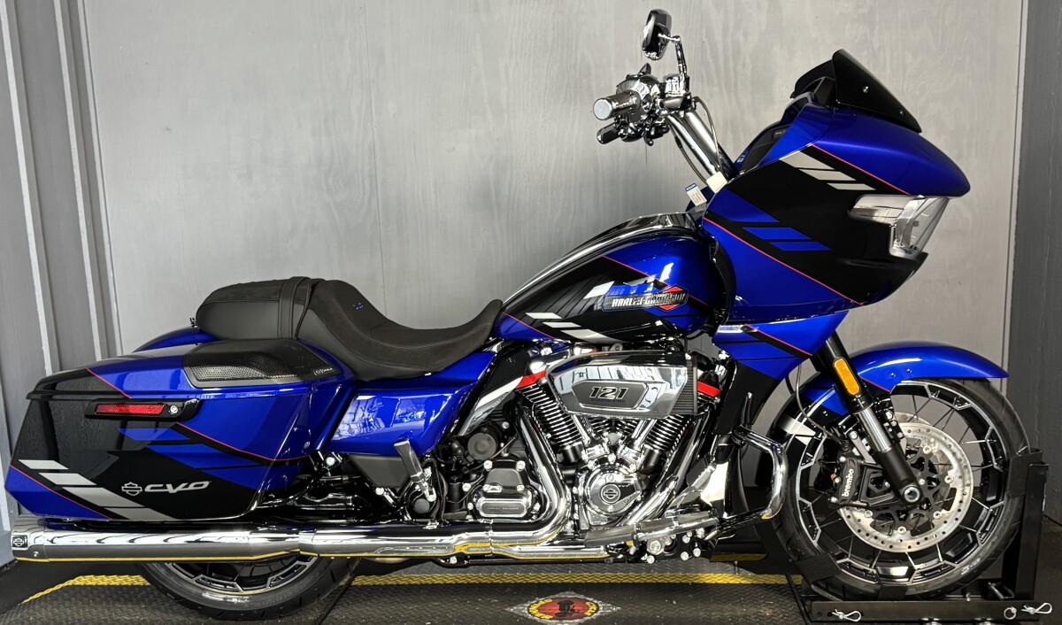 2025 Harley-Davidson CVO™ Road Glide® FLTRXSE BLUE STREAK | Valley