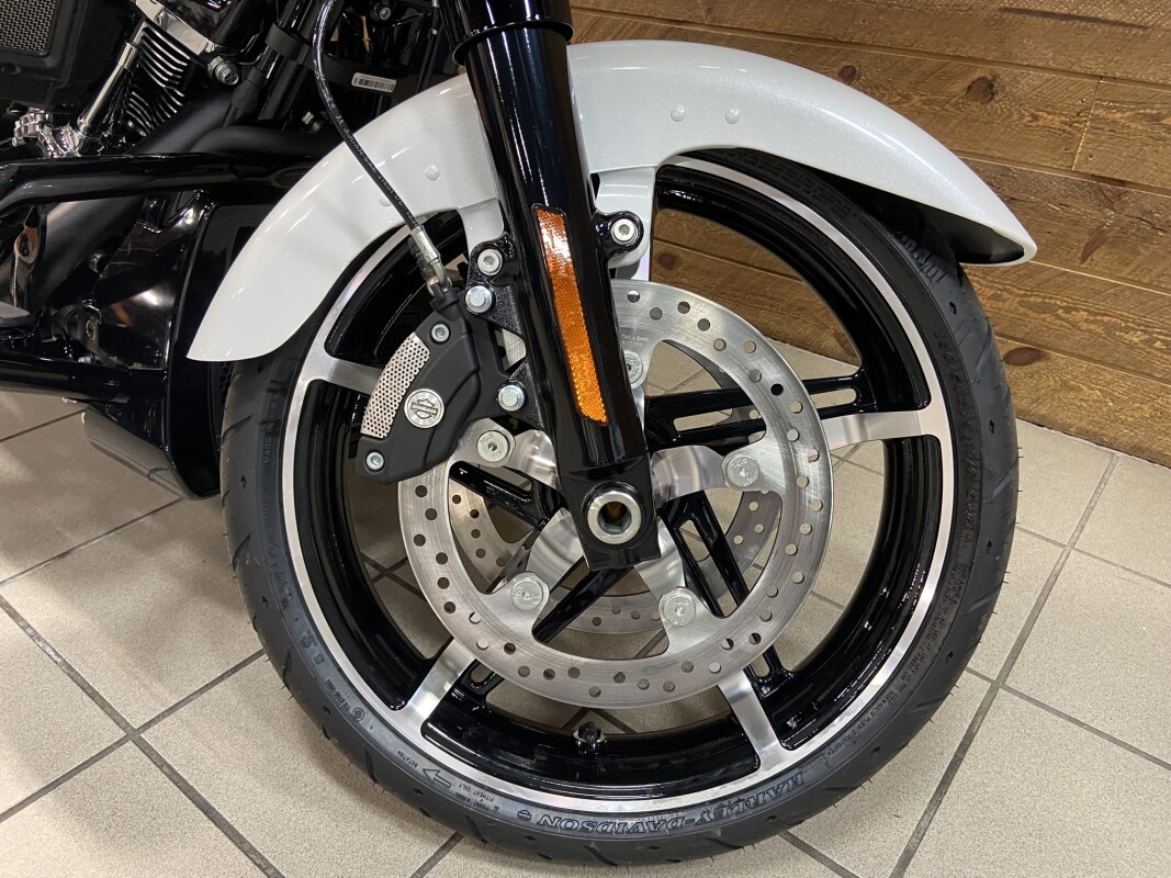 2025 Harley-Davidson Road Glide White Onyx Pearl - Black Finish FLTRX - Photo 4