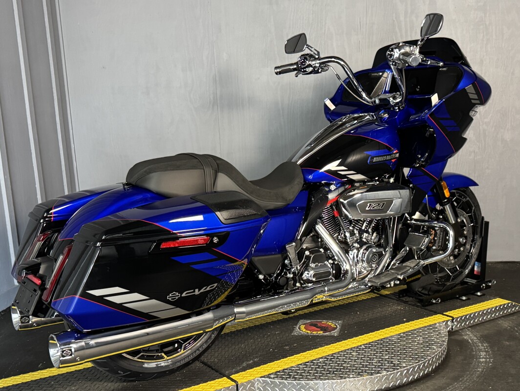 2025 Harley-Davidson CVO Road Glide FLTRXSE BLUE STREAK - Photo 8
