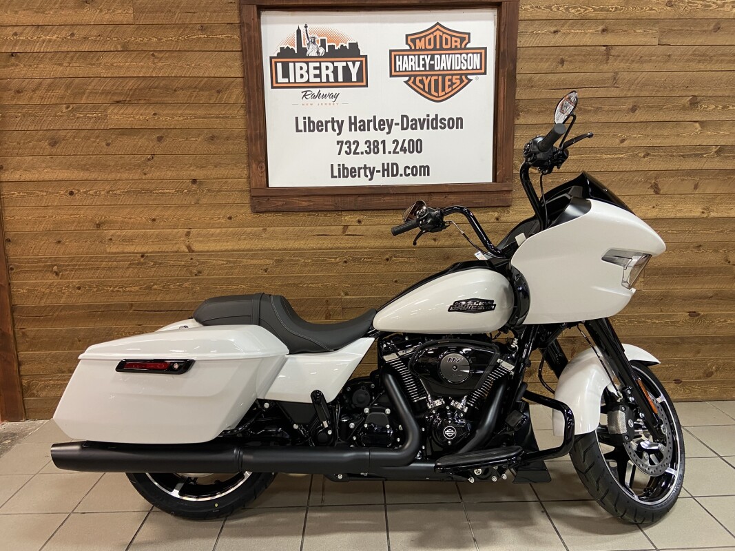 2025 Harley-Davidson Road Glide White Onyx Pearl - Black Finish FLTRX