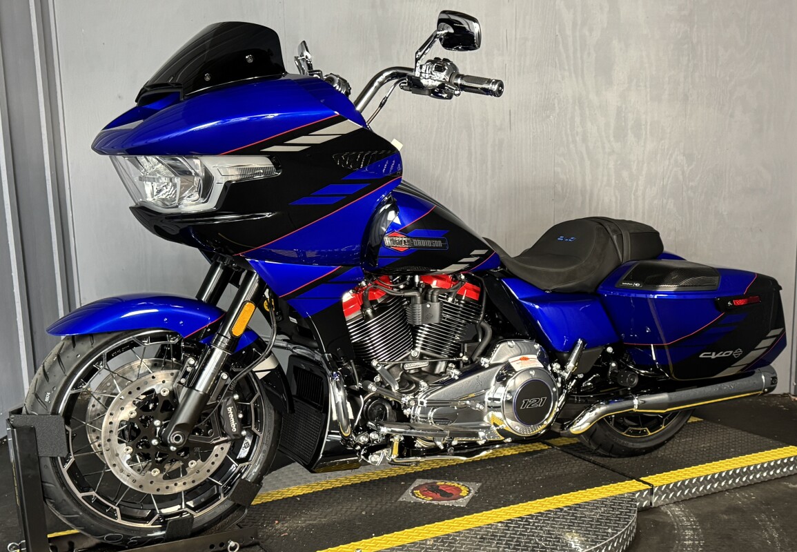 2025 Harley-Davidson CVO Road Glide FLTRXSE BLUE STREAK - Photo 10