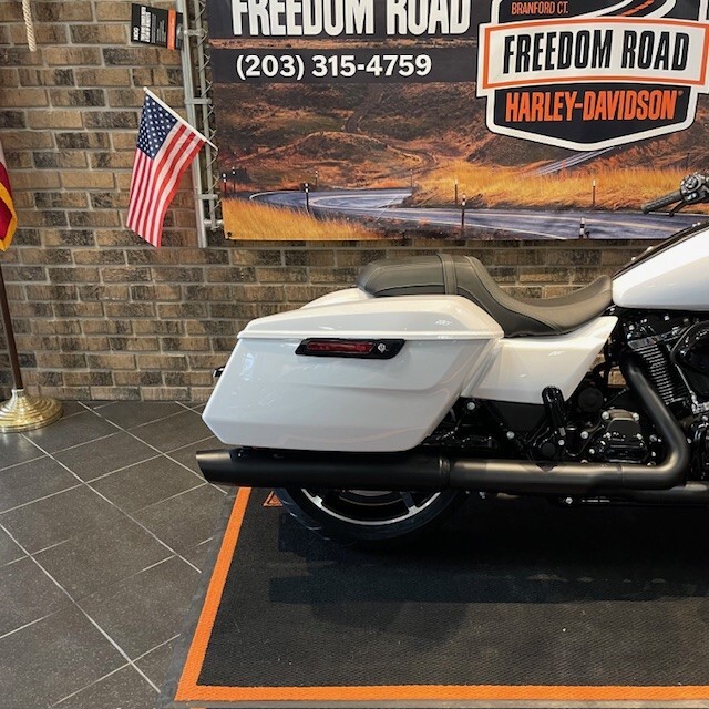2025 Street Glide (FLHX) - Photo 7