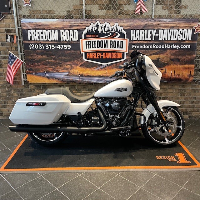2025 Street Glide (FLHX)