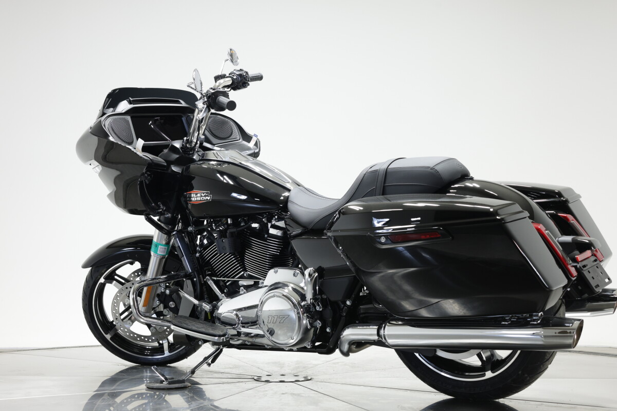 2025 Harley-Davidson FLTRX Road Glide in Vivid Black - Photo 9