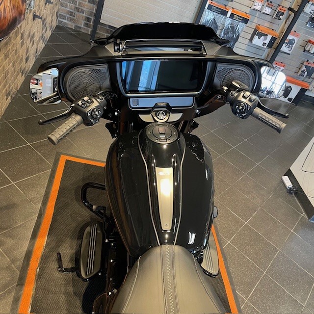 2025 Street Glide (FLHX) - Photo 2