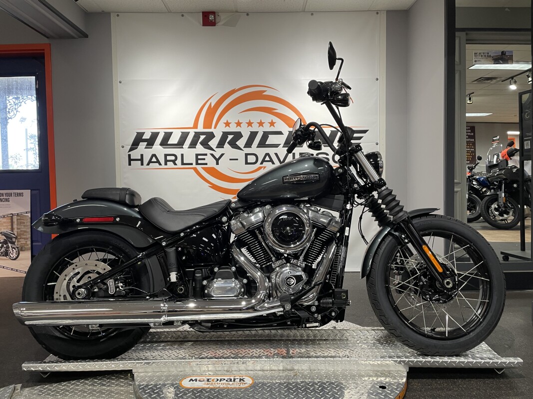 四*影様 Harley-Davidson NEIGHBORHOOD ブラックキャ New 2025 Harley-Davidson Road King® Special Vivid Black